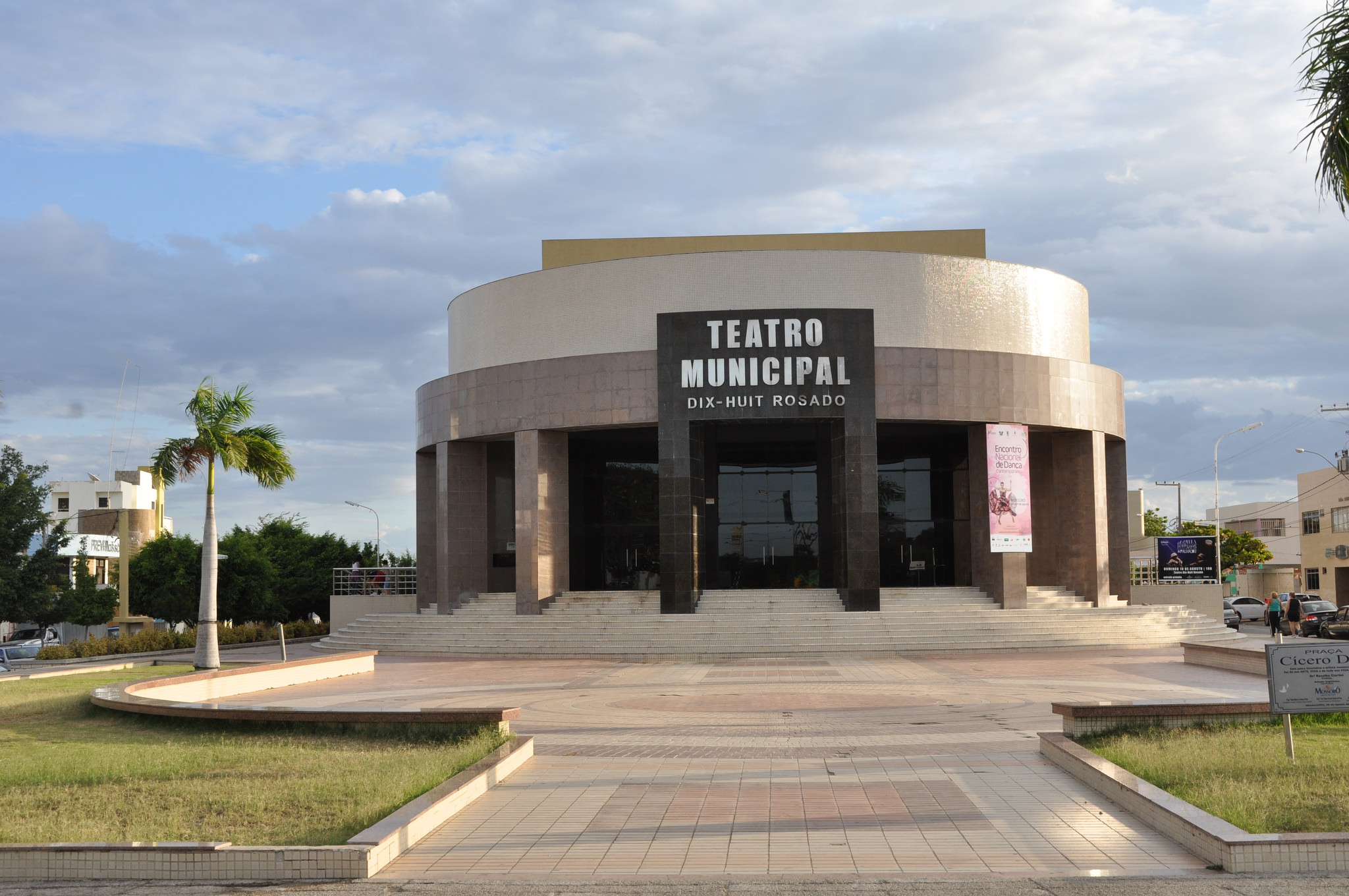 Praça Cícero Dias receberá aulas de dança para as crianças