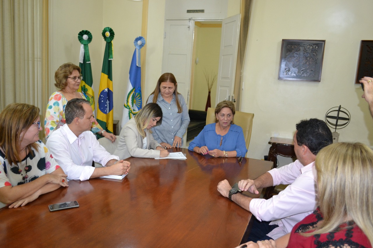 Prefeita Rosalba Ciarlini faz transmissão de cargo para vice Nayara Gadelha