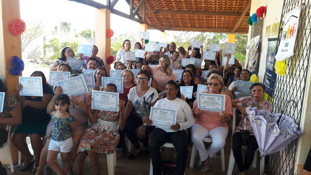 Desenvolvimento Social entrega certificados de oficinas de capacitação