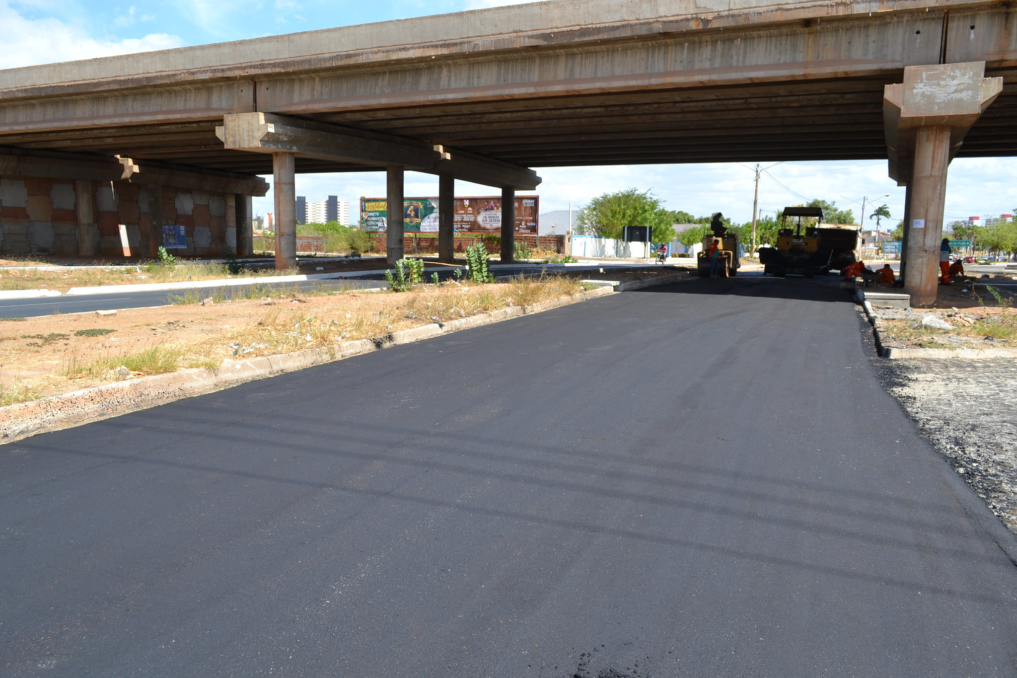 Prefeitura finaliza obra de pavimentação asfáltica na Avenida Abel Coelho