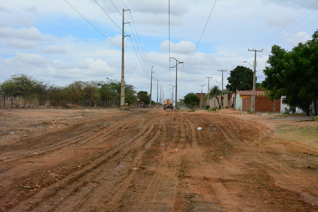 Prefeitura realiza mutirão de limpeza no Santa Helena