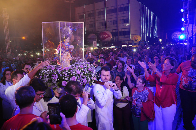 Prefeita participa da abertura oficial da Festa de Santa Luzia