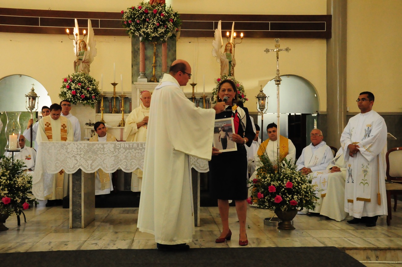 Prefeita participa de homenagem a Pedro Ciarlini na Catedral de Santa Luzia