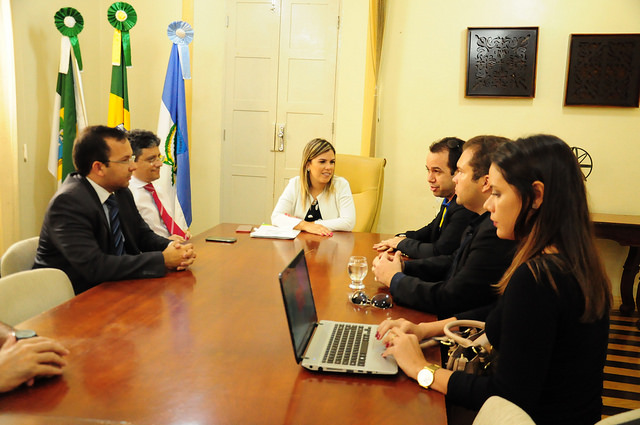 Prefeita em exercício recebe representantes do Banco do Brasil