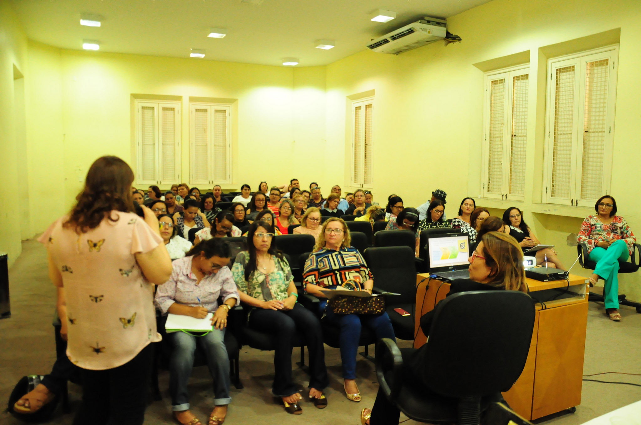 Mais de 80 diretores participam de seminário da Educação