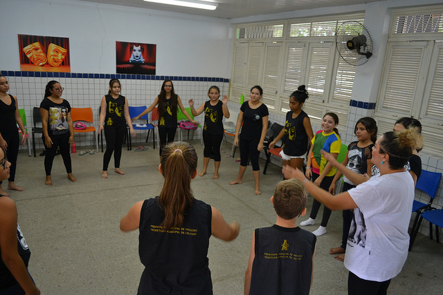 Escola de Artes tem primeiro dia de aula do ano com 25 turmas