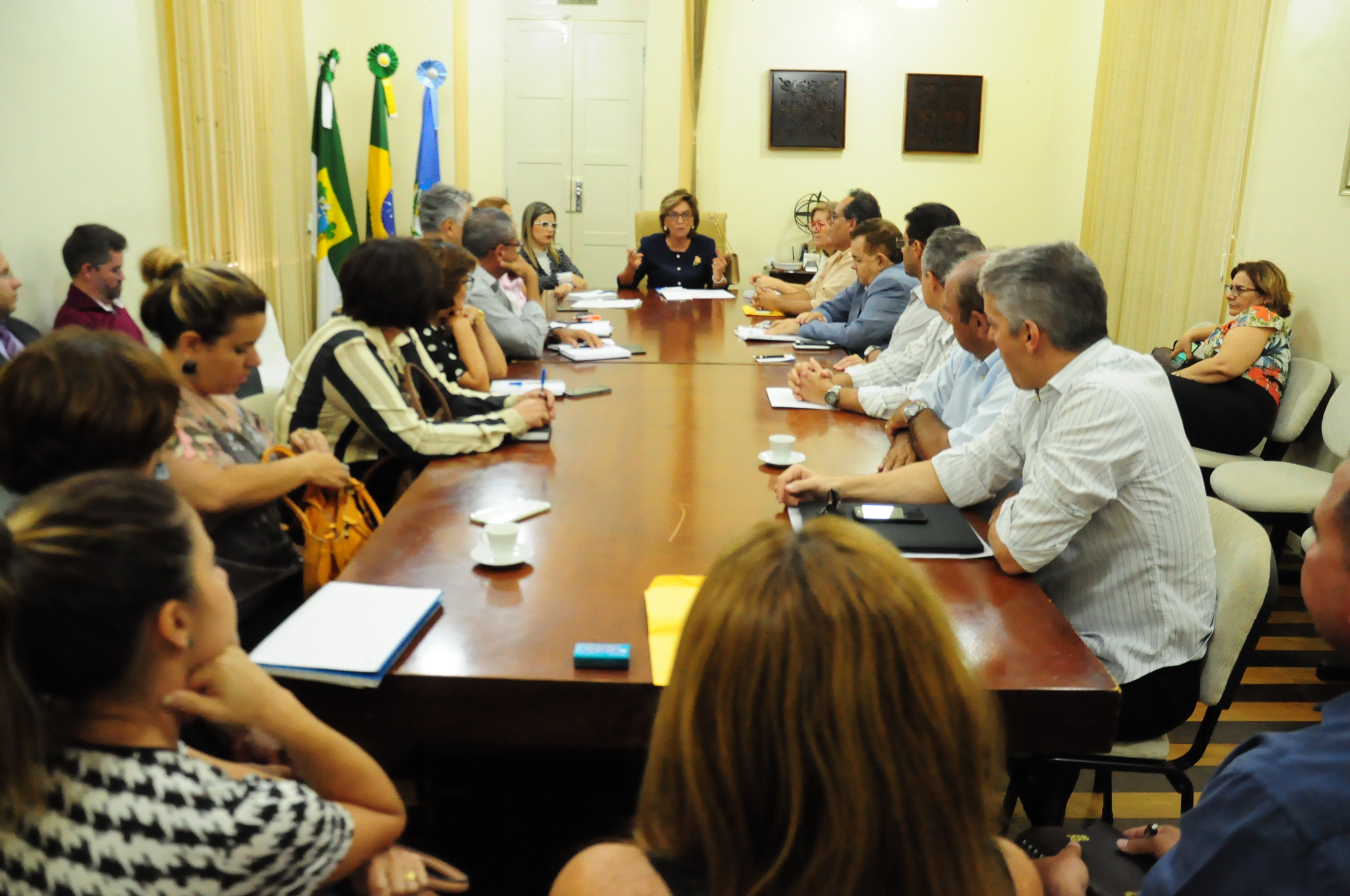 Prefeita reúne secretariado para discussão de metas e planejamento da gestão