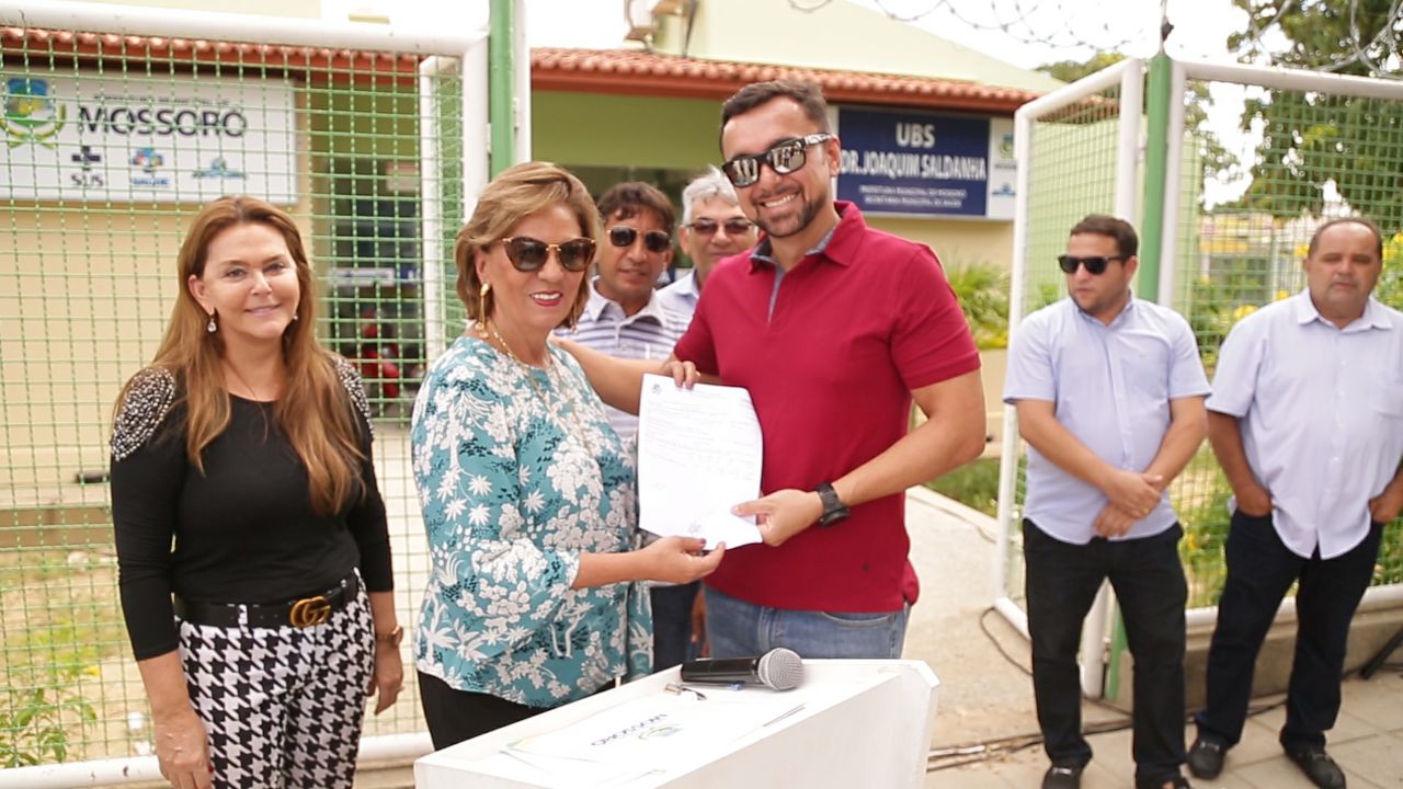 Prefeita assina ordem para drenagem do Santa Helena