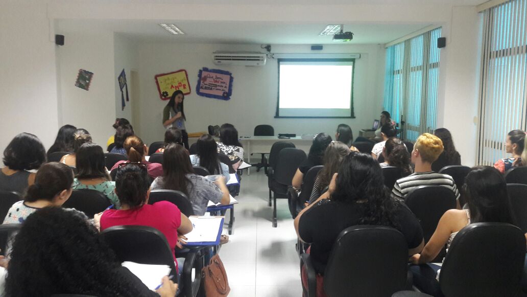 Proteção Básica capacita estagiários do programa Criança Feliz