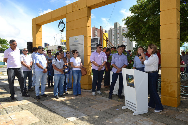 Prefeita assina ordem de serviço para recuperação do canteiro central da Avenida Augusto Severo