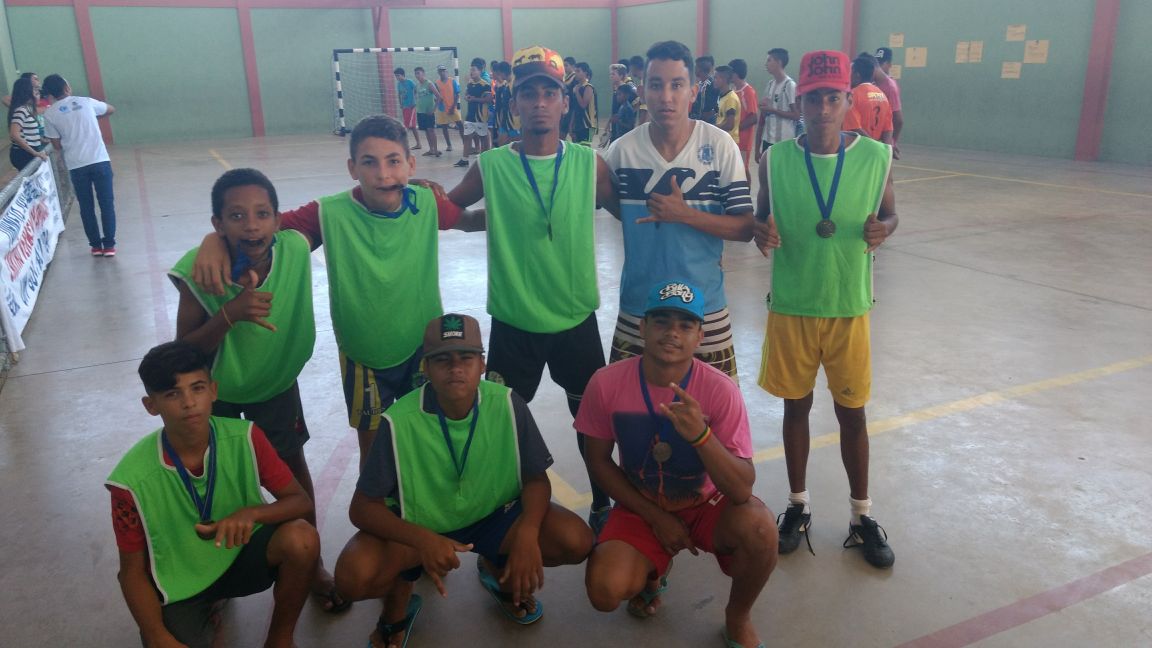 Cerca de 300 jovens atendidos nos equipamentos sociais participam de torneio de futsal