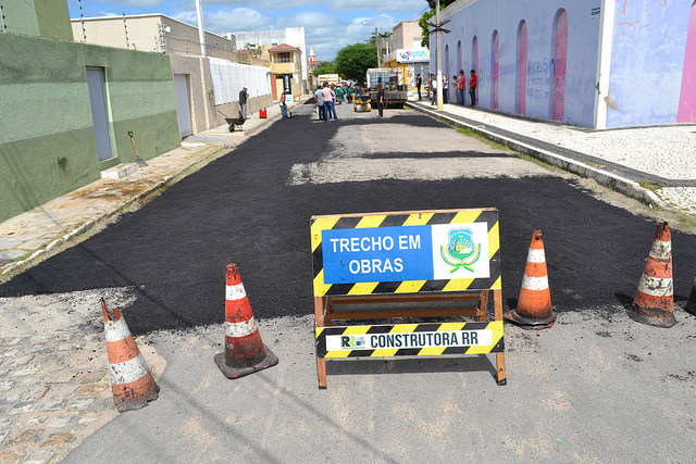 Asfalto quente garante melhor qualidade na execução da operação tapa-buraco