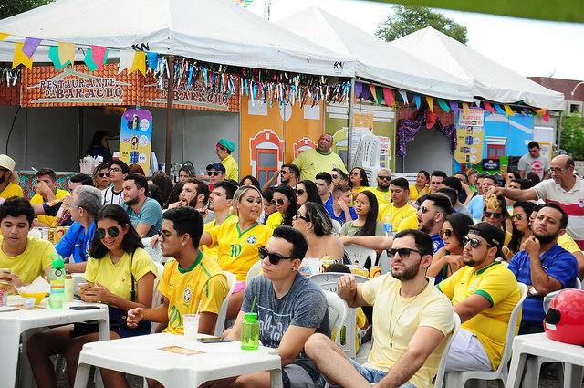 Comerciantes comemoram sucesso de vendas em jogos da Seleção na Cidadela Junina