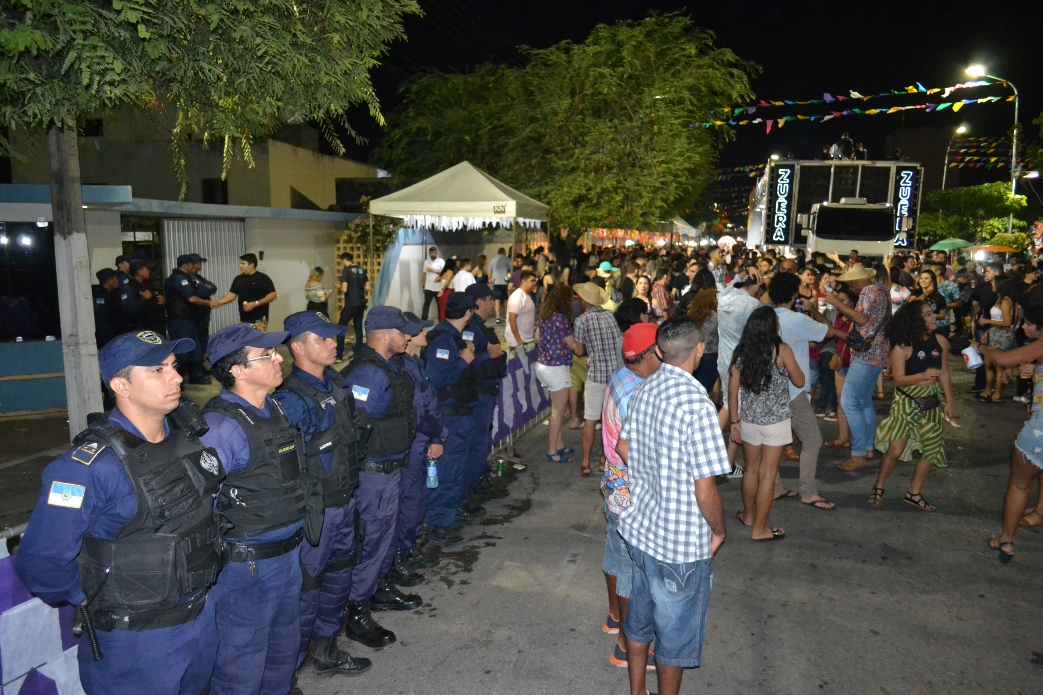 Cerca de 400 agentes de segurança garantem a segurança do Boca da Noite