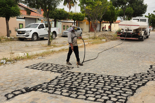 Inocoop do São Manoel é parte das 18 frentes de serviço da operação tapa-buraco