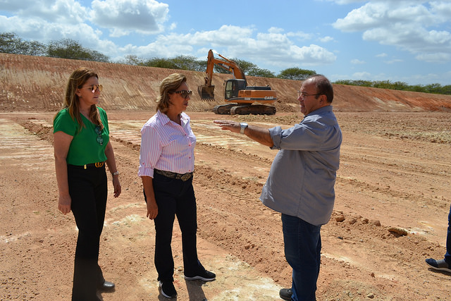 Prefeita visita obras de ampliação do Aterro Sanitário