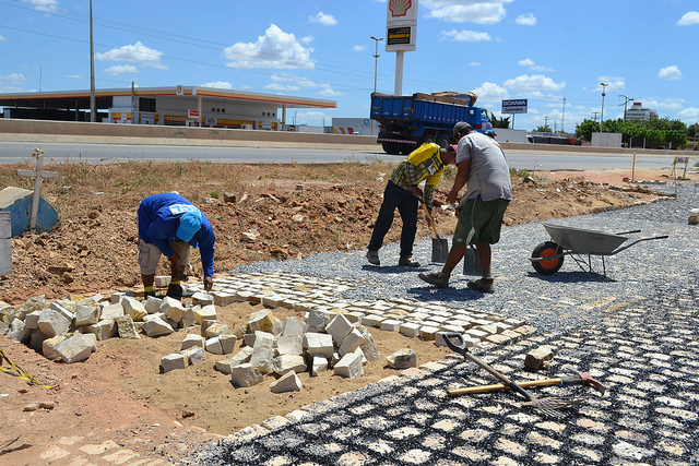 Equipes da Operação Tapa-buraco atuam nos bairros Aeroporto e Nova Betânia