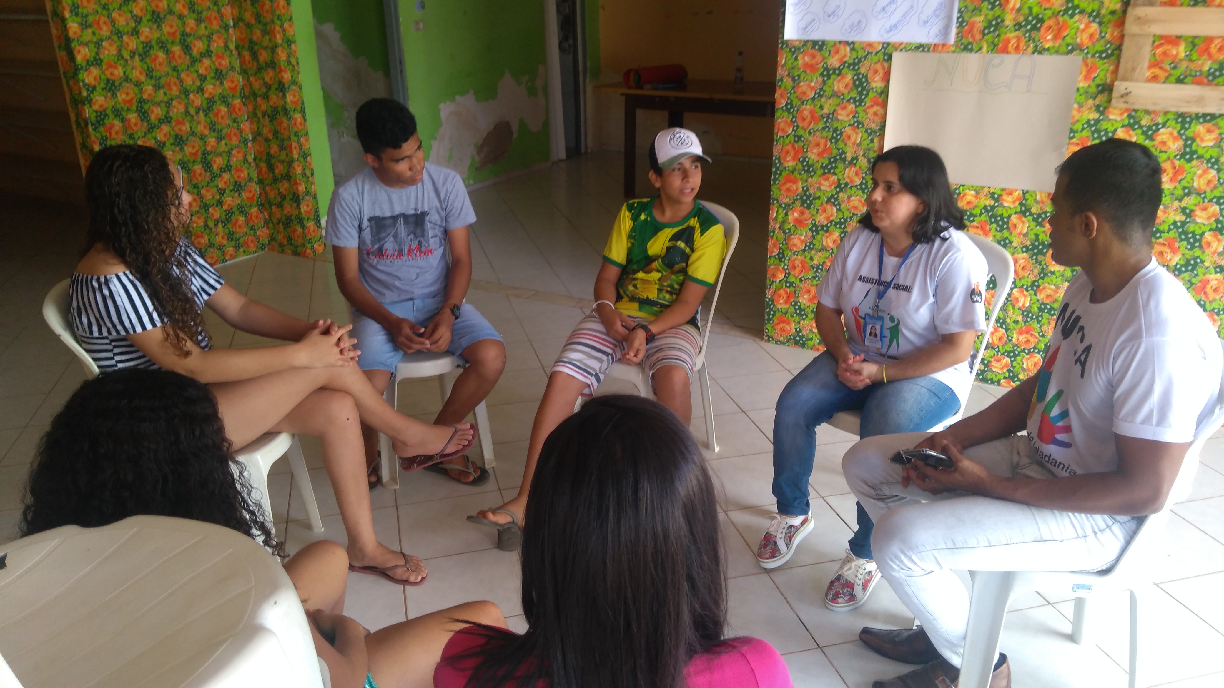 Cras Sumaré debate gravidez na adolescência com grupo de jovens