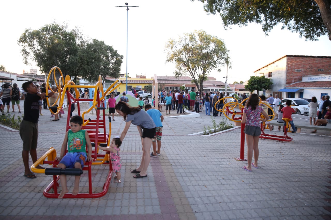 Após reforma, Praça Maria Auxiliadora é entregue à população do Walfredo Gurgel