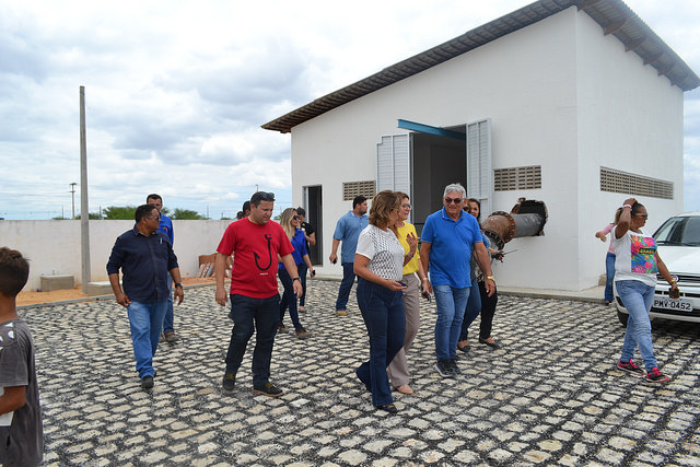 Prefeita visita obras de Saneamento Básico da bacia 1