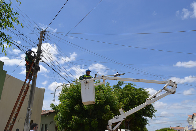 Novas ruas do bairro Santo Antônio recebem iluminação em LED