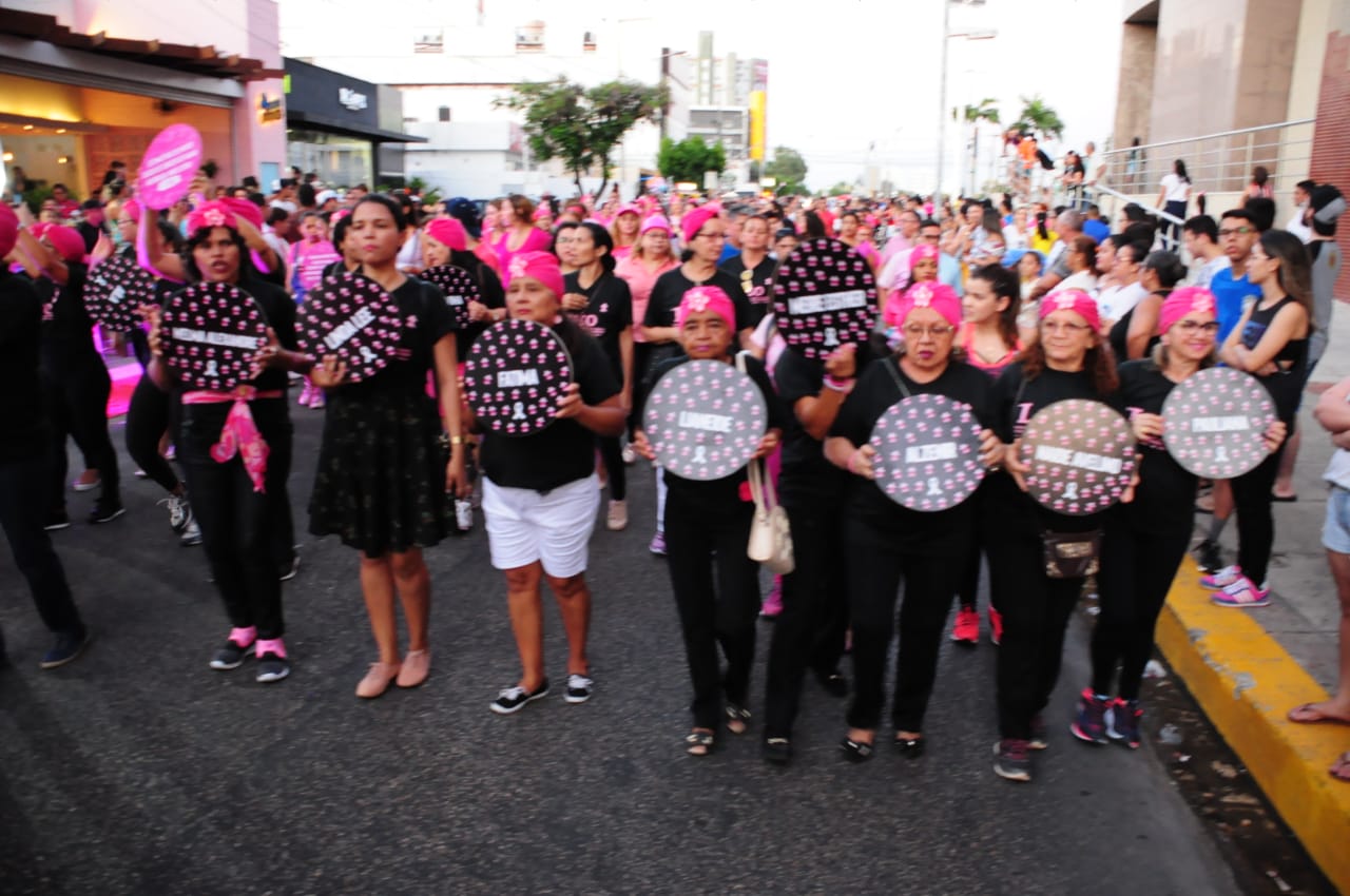 Caminhada homenageia mulheres vítimas do câncer e alerta para importância da prevenção