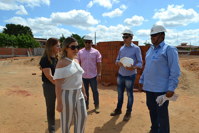 Prefeita em exercício Nayara Gadelha visita obras de creche Proinfância no Sumaré