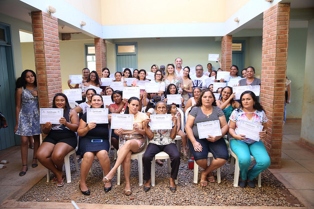 Secretaria de Desenvolvimento Social e Juventude entrega 39 certificados de conclusão de cursos