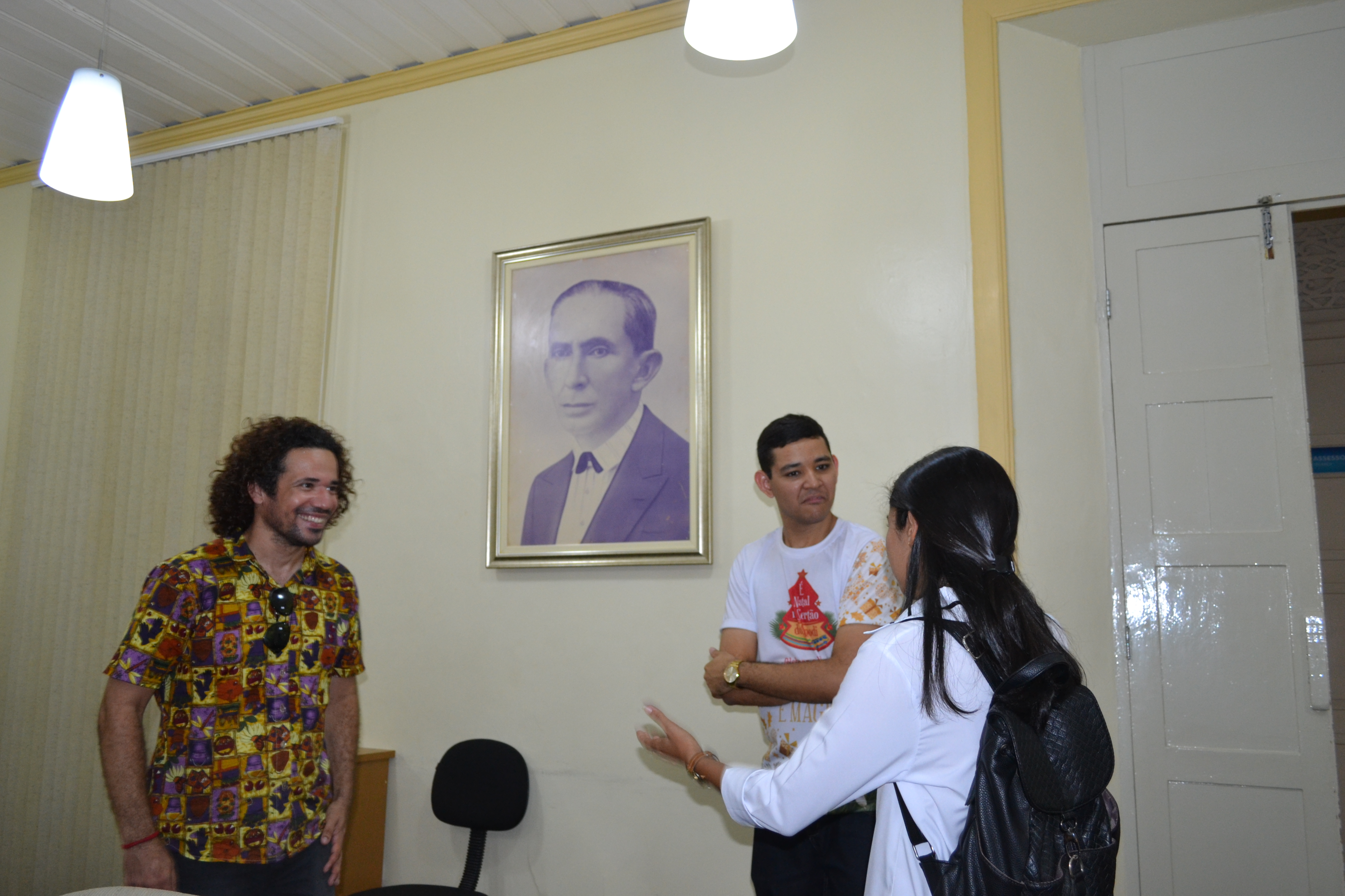 Grupo de teatro “Além das Mãos” faz visita ao Palácio da Resistência