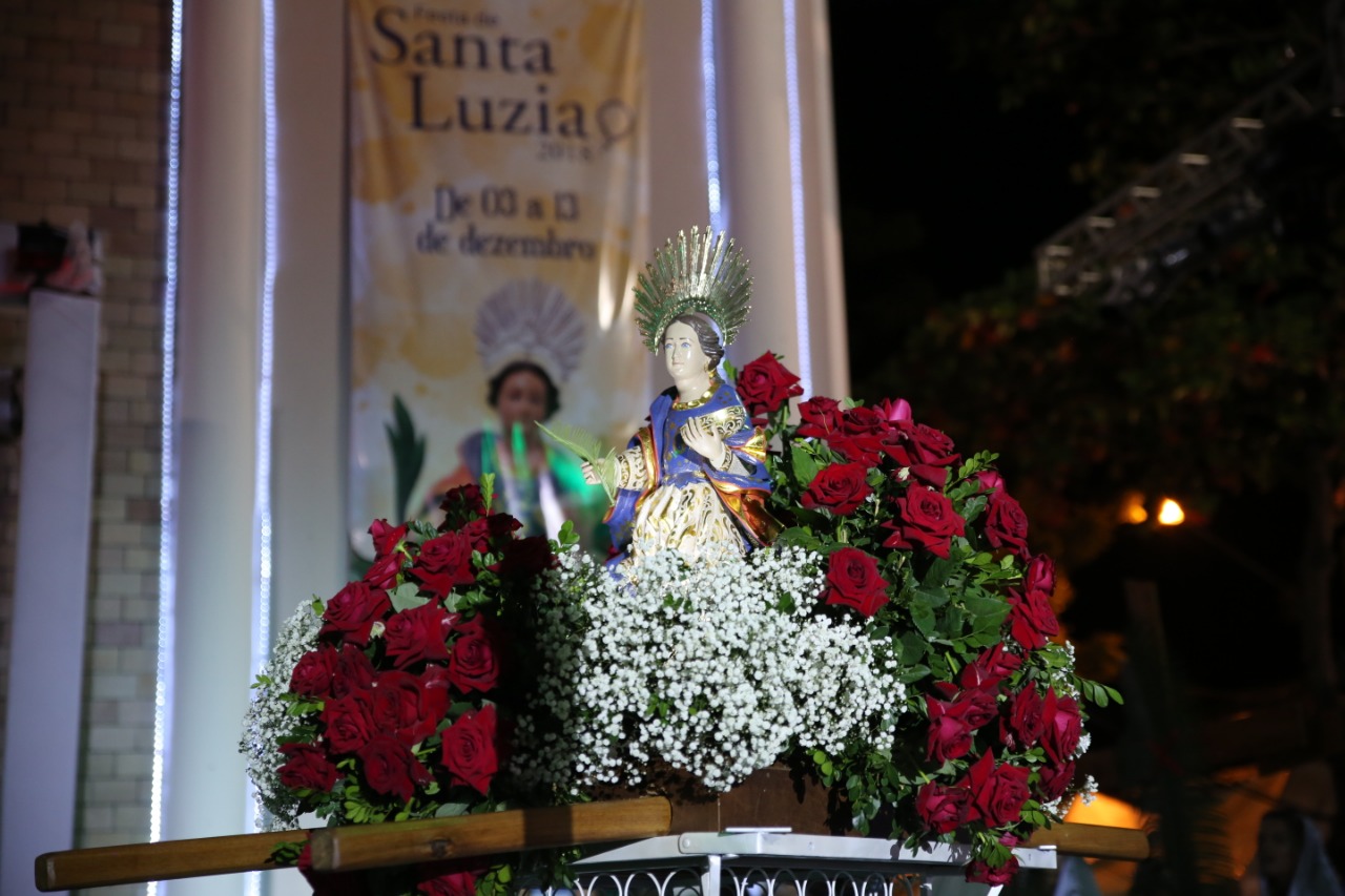 Prefeita participa de abertura da festa da padroeira Santa Luzia