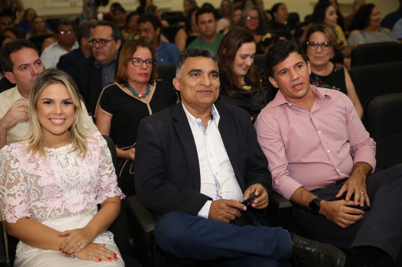 Prefeita em exercício participa de solenidade na Biblioteca Ney Pontes