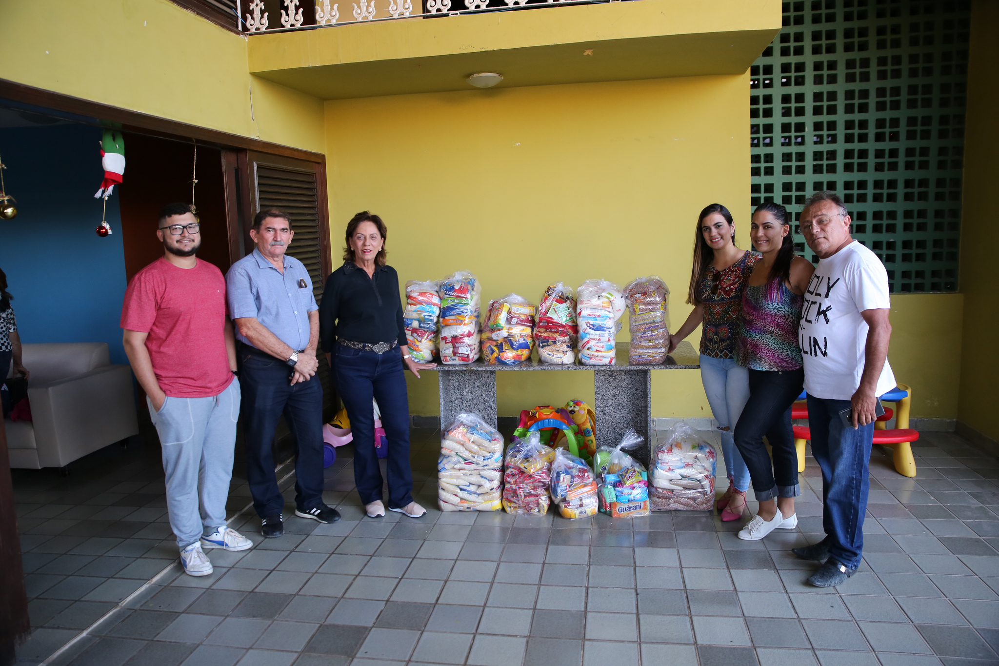 Prefeitura entrega 270 quilos de alimentos à Casa de Apoio a Criança com Câncer