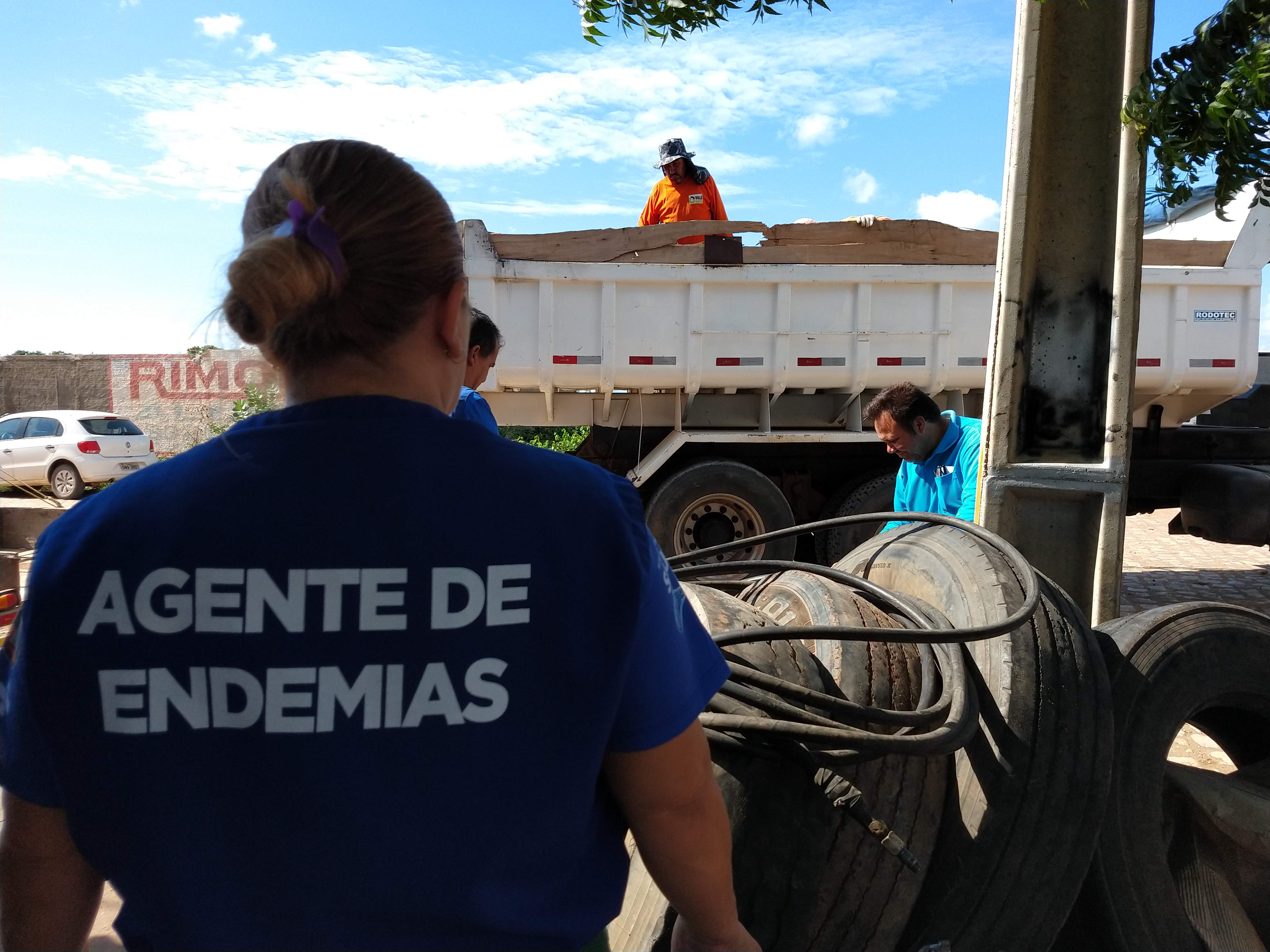 Secretarias vão recolher pneus em trabalho preventivo às arboviroses na zona rural nesta quarta-feira (30)