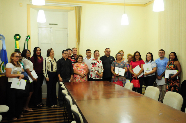 Prefeita empossa membros do Conselho de Alimentação Escolar