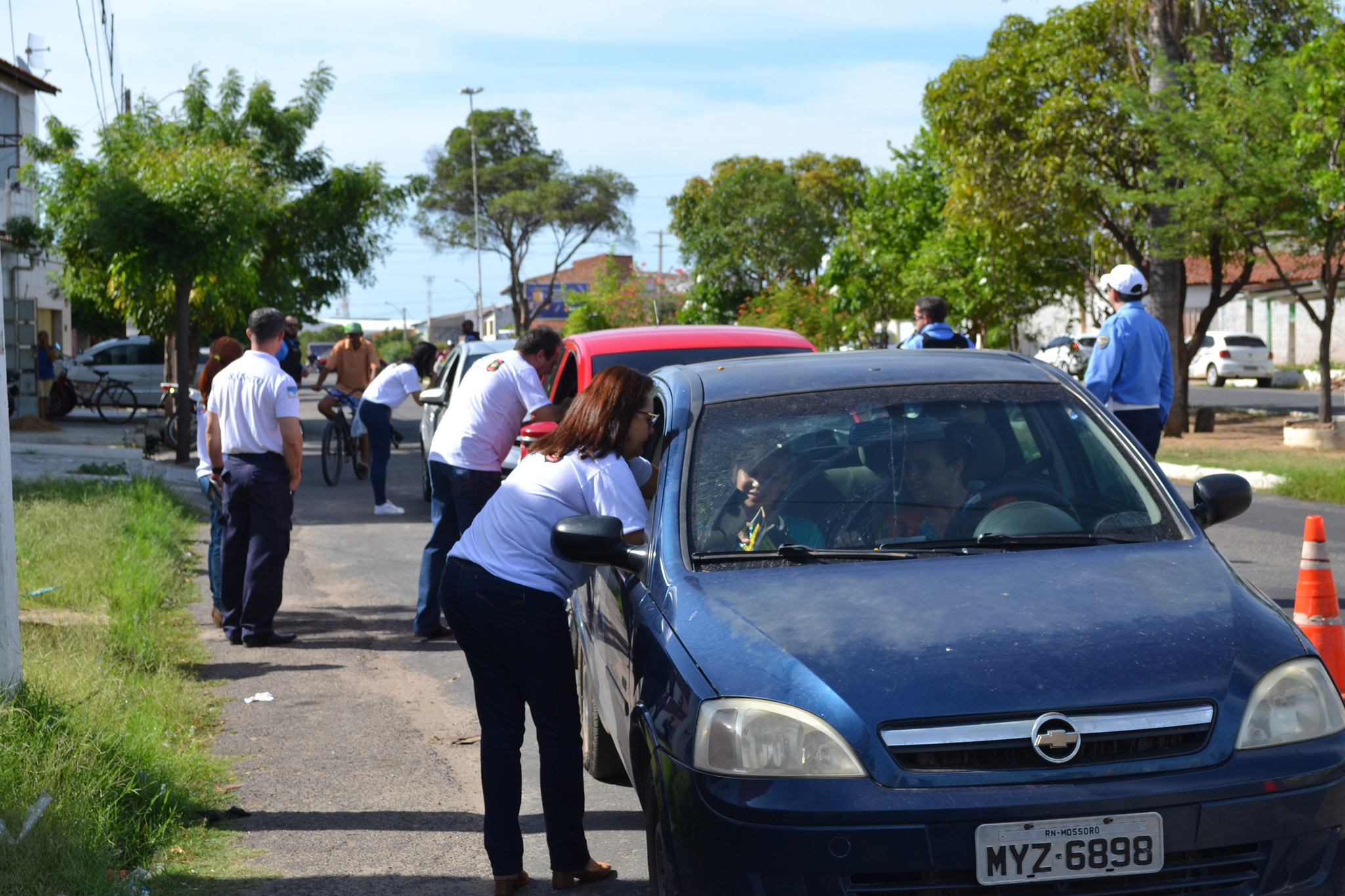 Blitz educativa do trânsito é realizada no bairro Santo Antônio