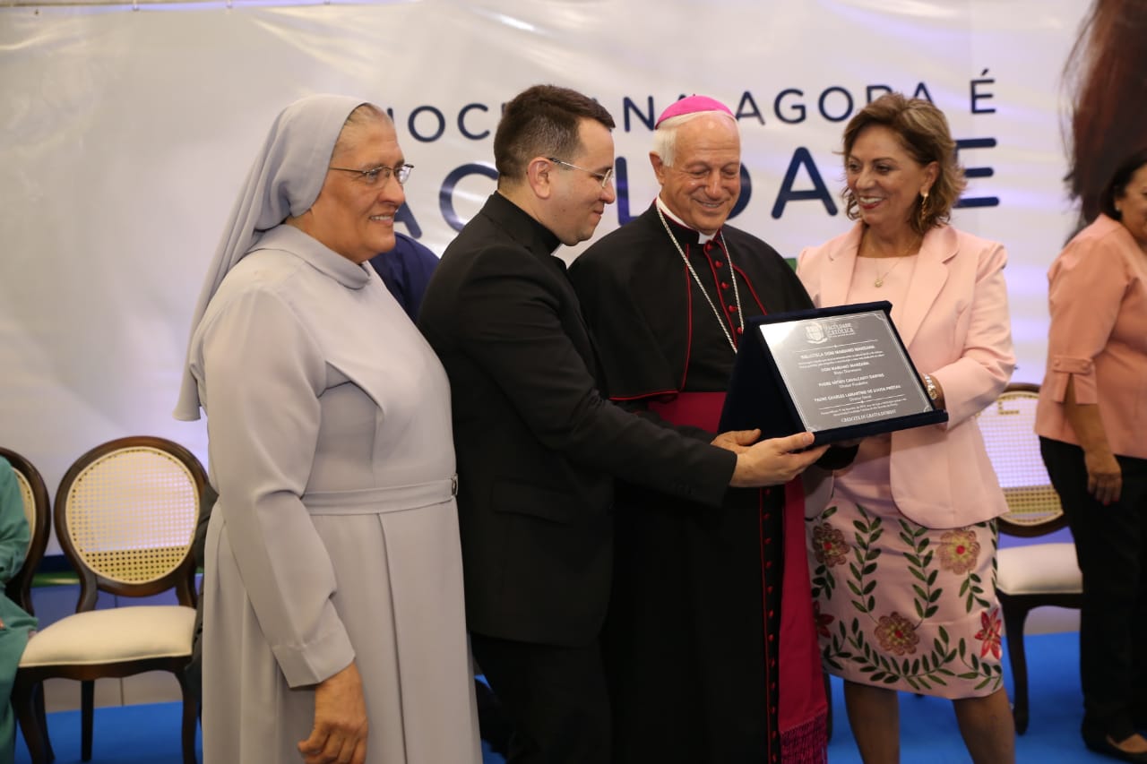 Prefeita prestigia inauguração da Biblioteca Dom Mariano Manzana