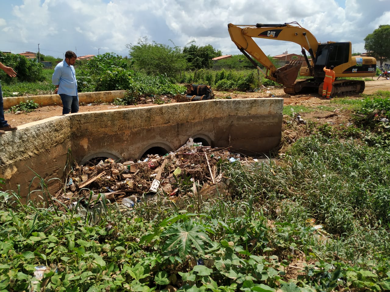 Serviços Urbanos realiza trabalho de limpeza após chuvas do final de semana