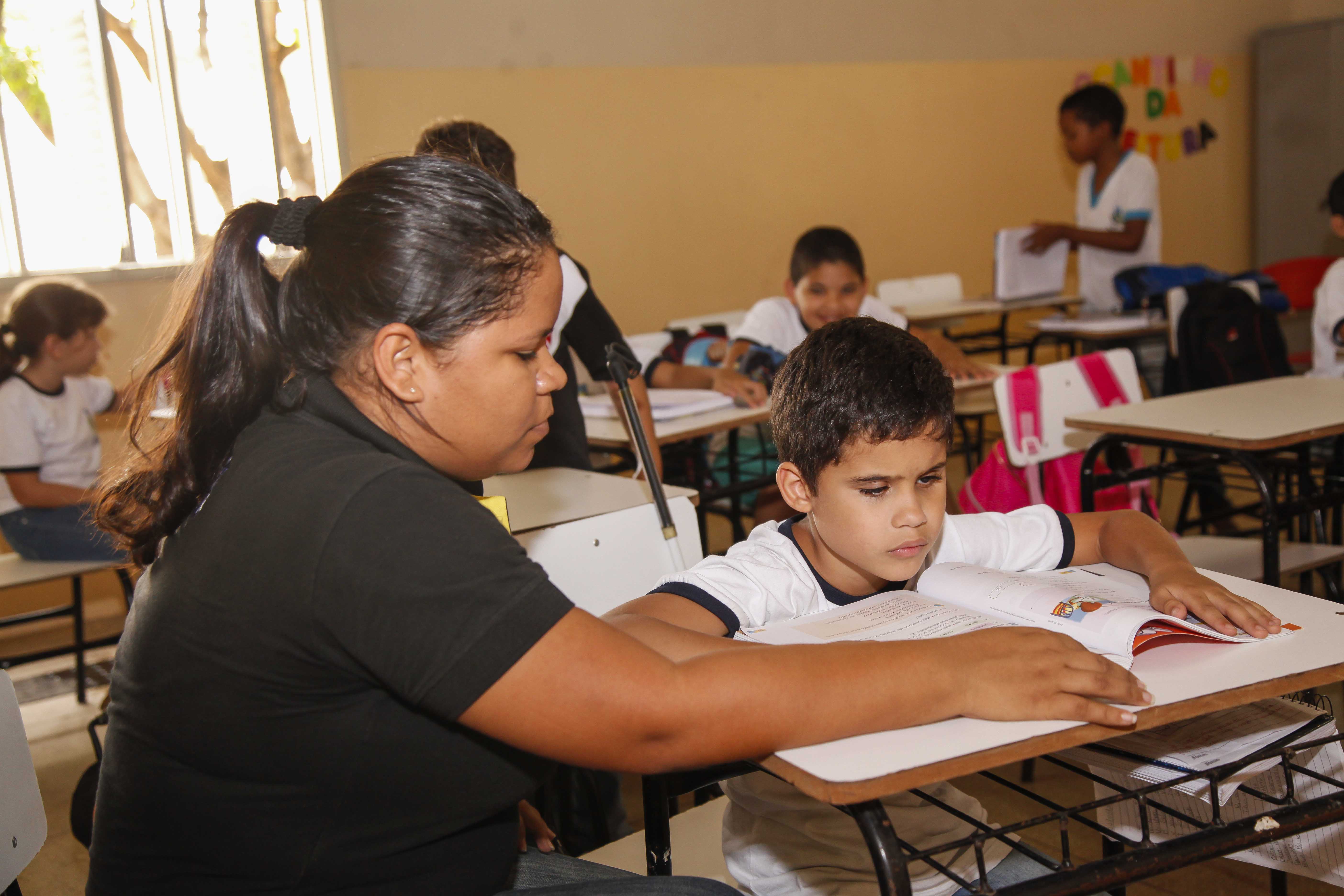 Professores de nível médio ganham acima do valor do Piso Nacional