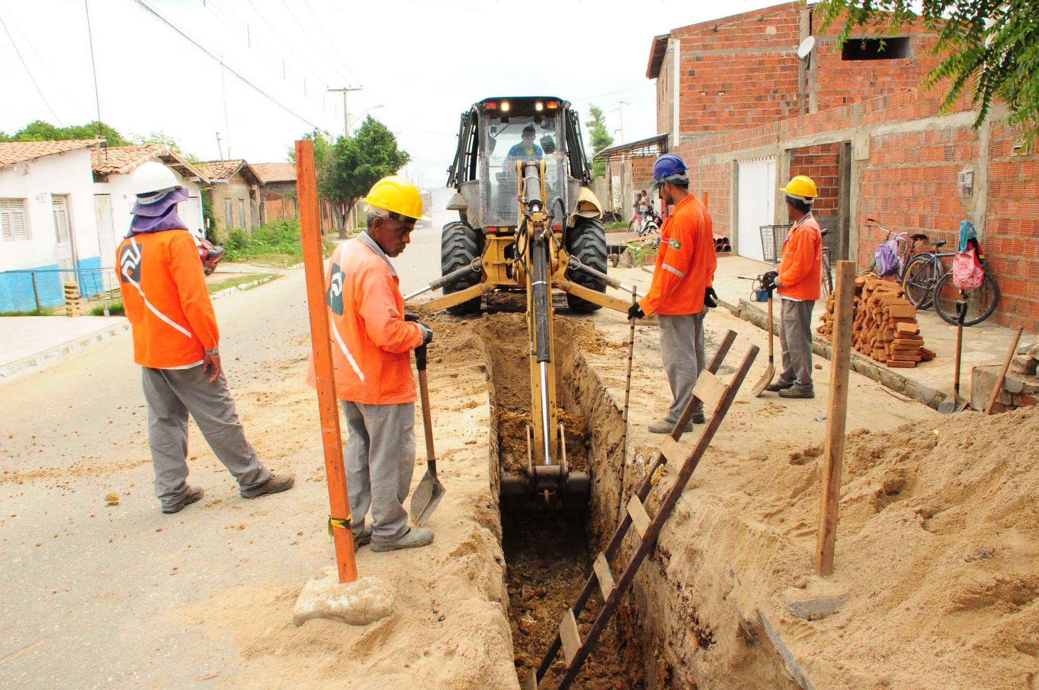 Estrada da Raiz recebe obras de Esgotamento Sanitário