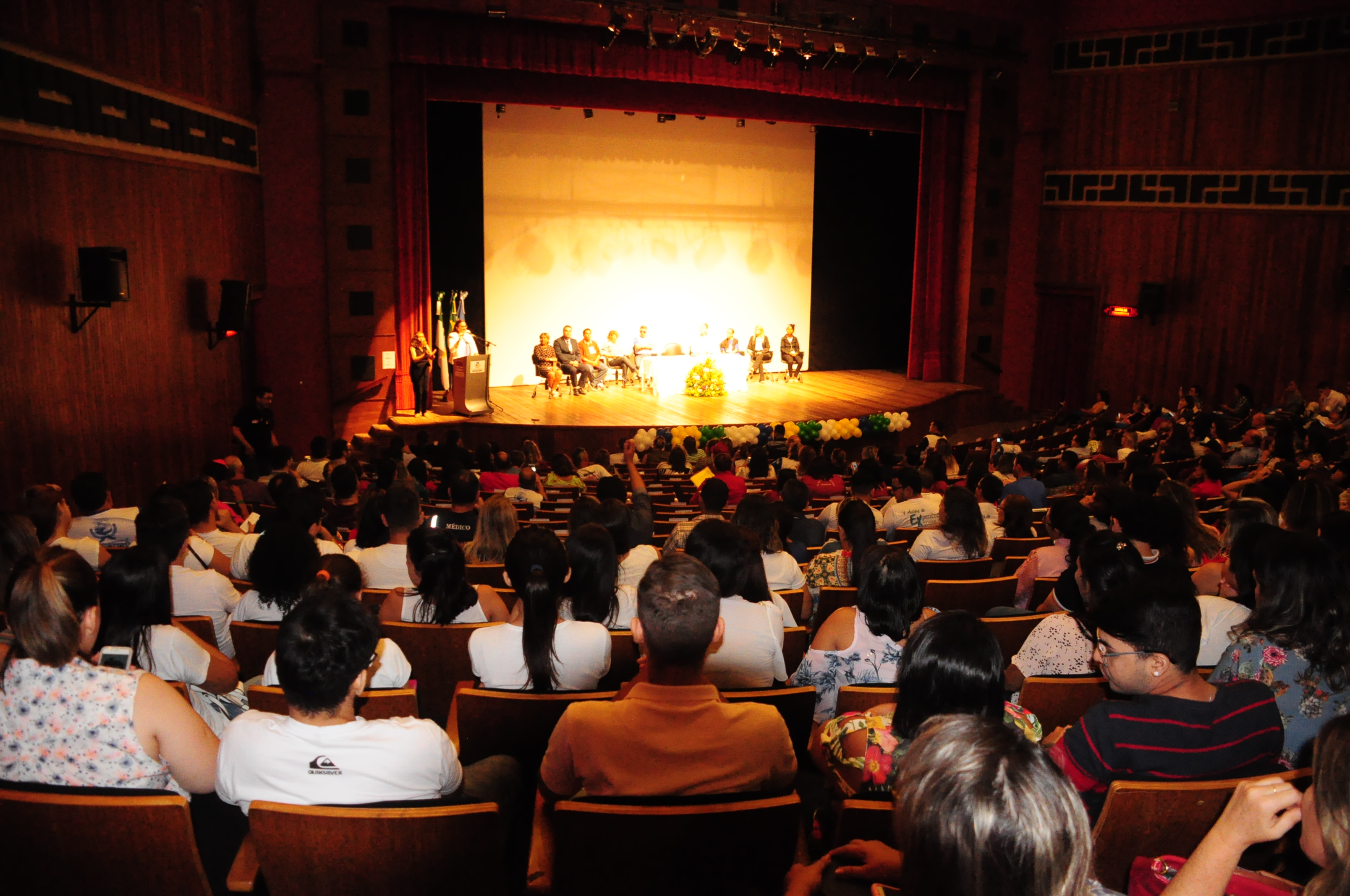 8ª Conferência Municipal de Saúde reúne mais de 500 pessoas no Teatro Dix-huit Rosado