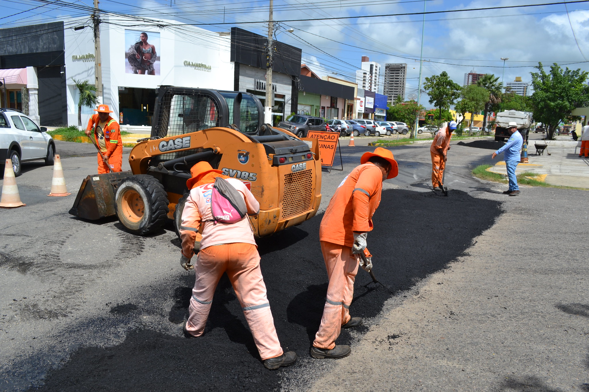 Operação Tapa-buraco segue na Av. João da Escóssia