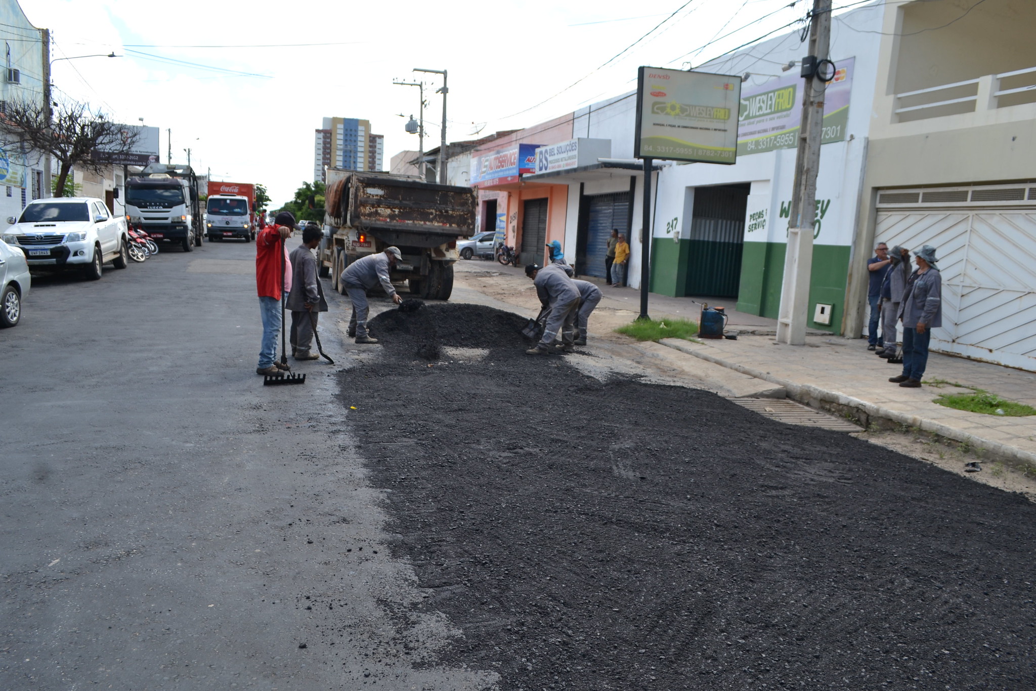 Rua Princesa Isabel recebe serviço de recuperação asfáltica