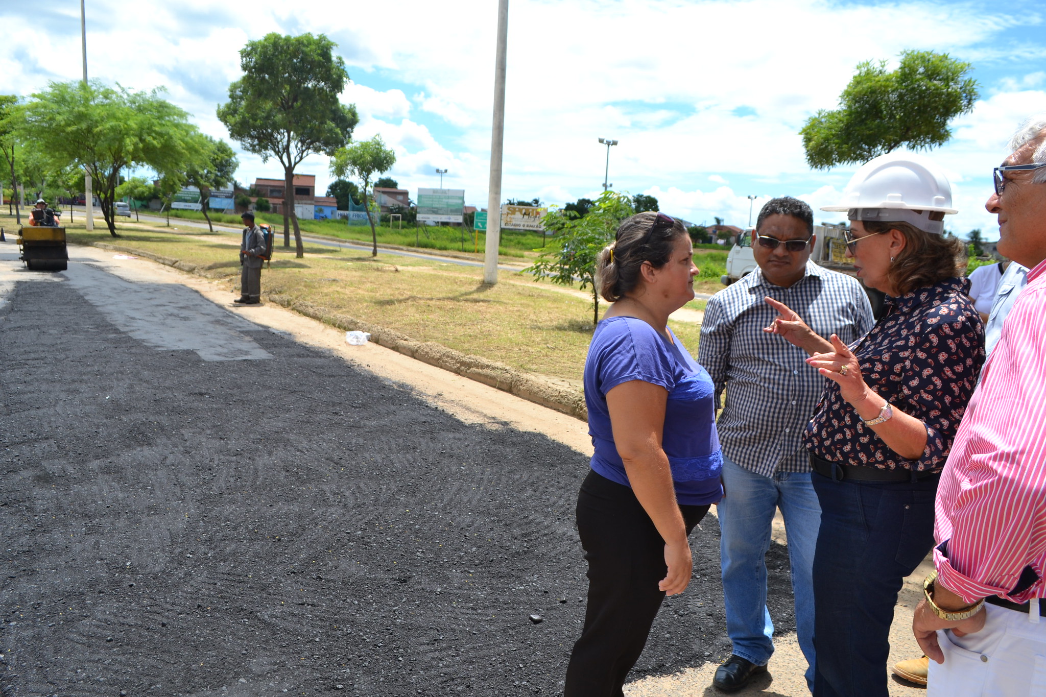 Prefeita acompanha Operação Tapa-buraco na Avenida Rio Branco