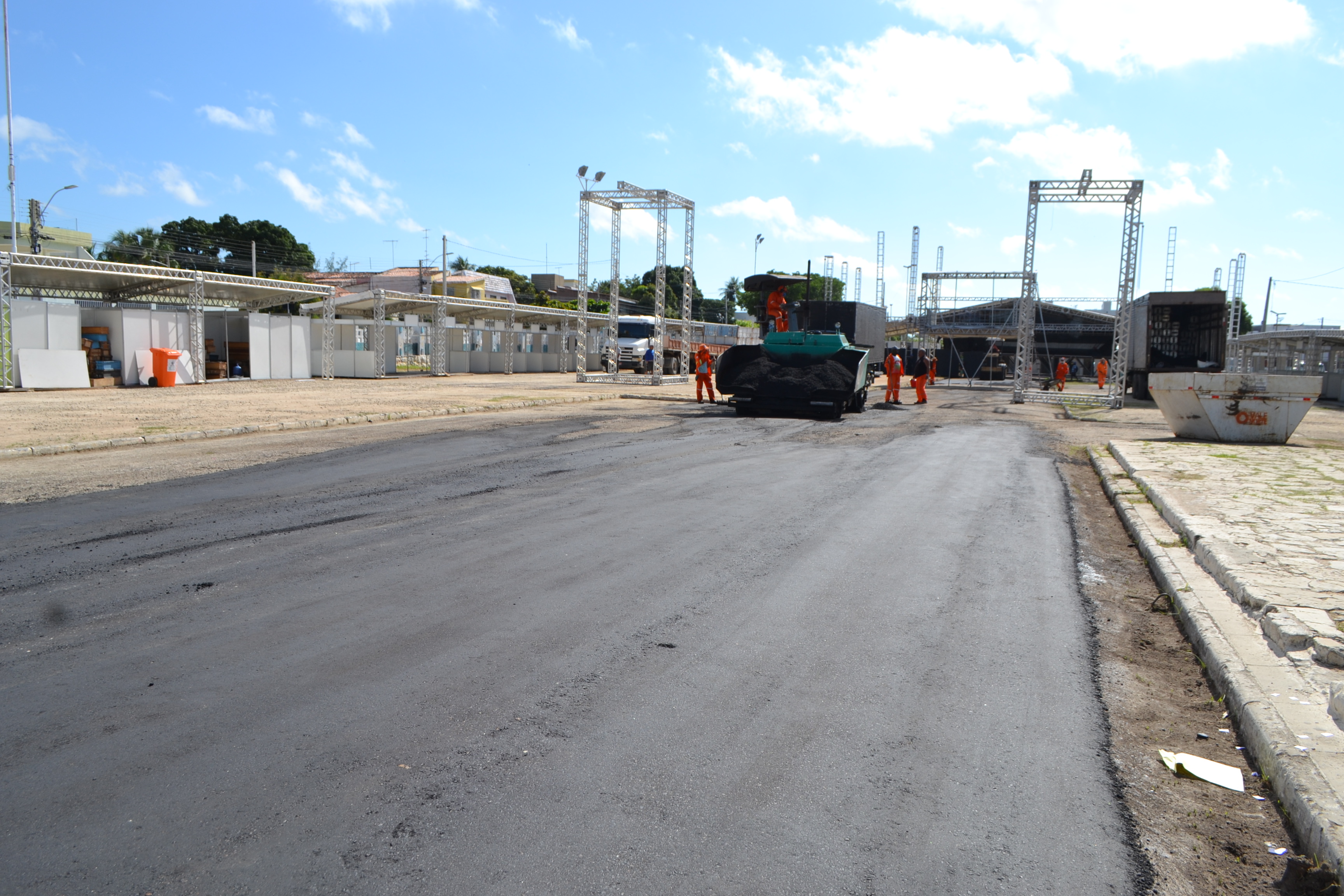 Via interna da Estação das Artes passa por serviço de recapeamento