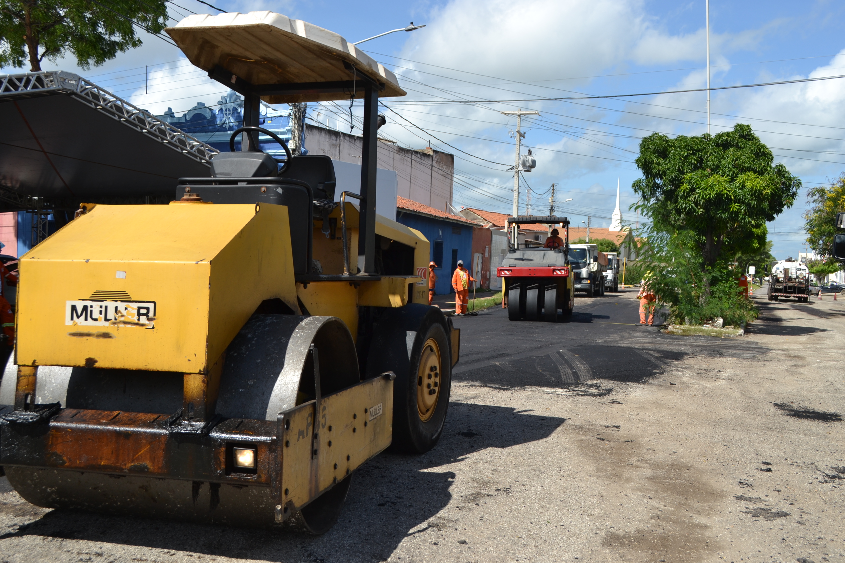 Ruas do Centro da cidade continuam a receber recuperação asfáltica