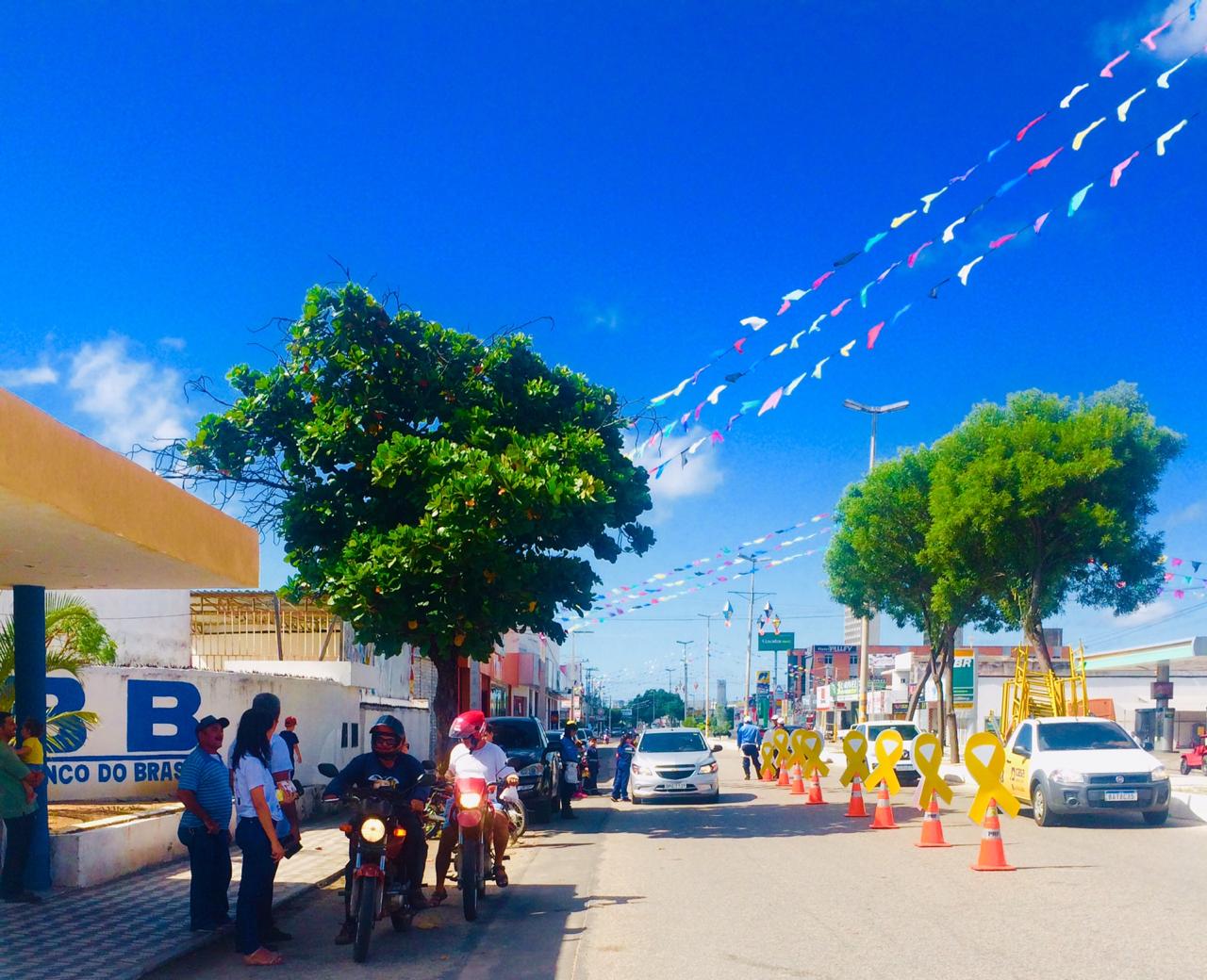 Trânsito realiza blitz educativa do Maio Amarelo na Presidente Dutra