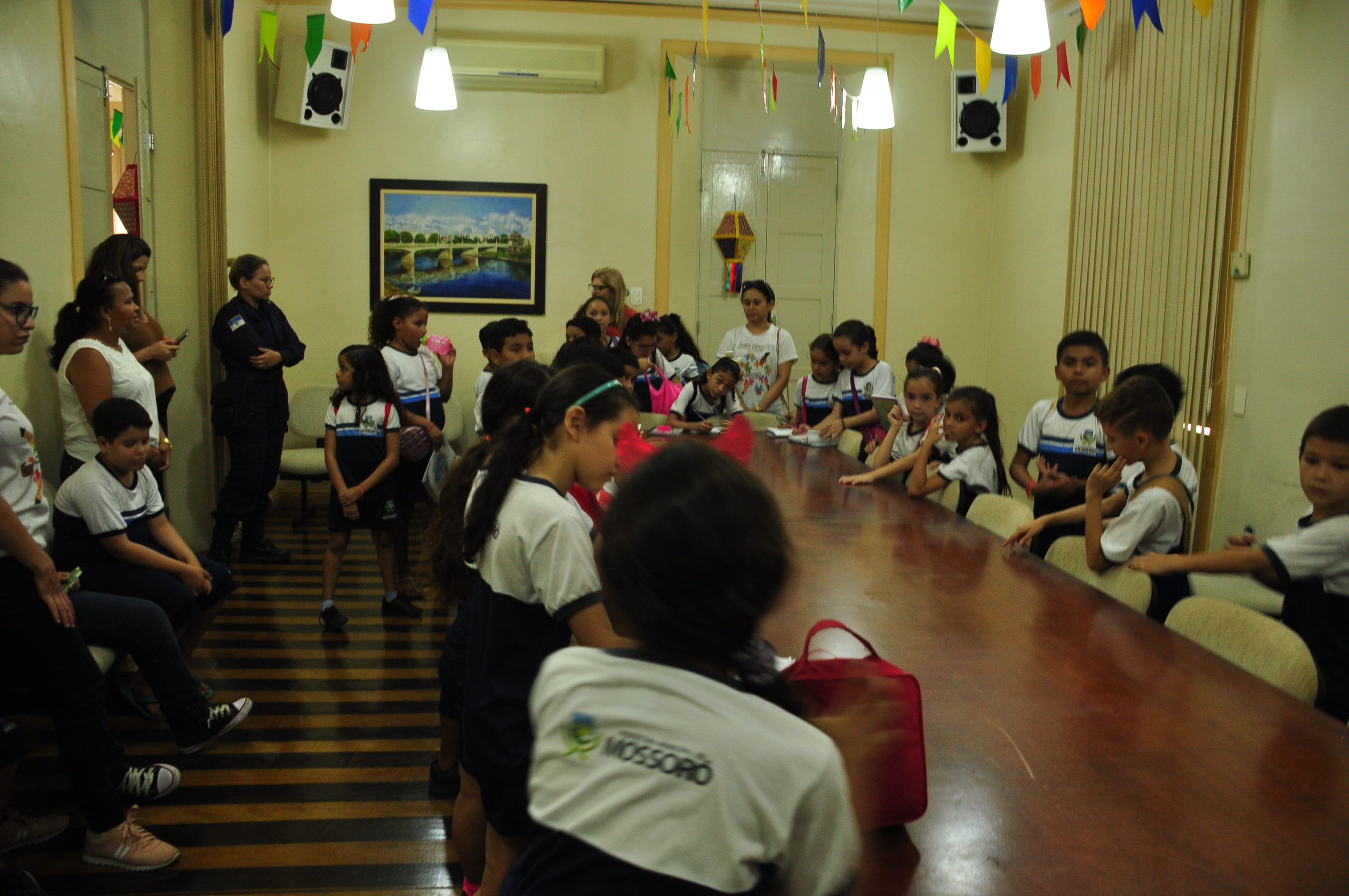 Alunos da rede municipal visitam Palácio Resistência