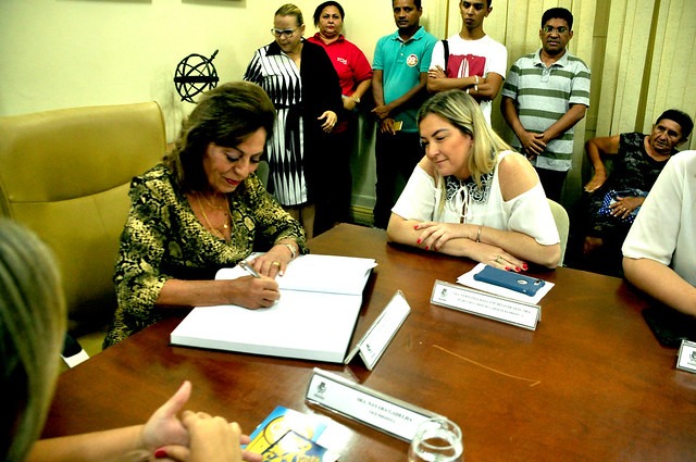 Fernanda Kalyne toma posse como chefe do Gabinete Civil