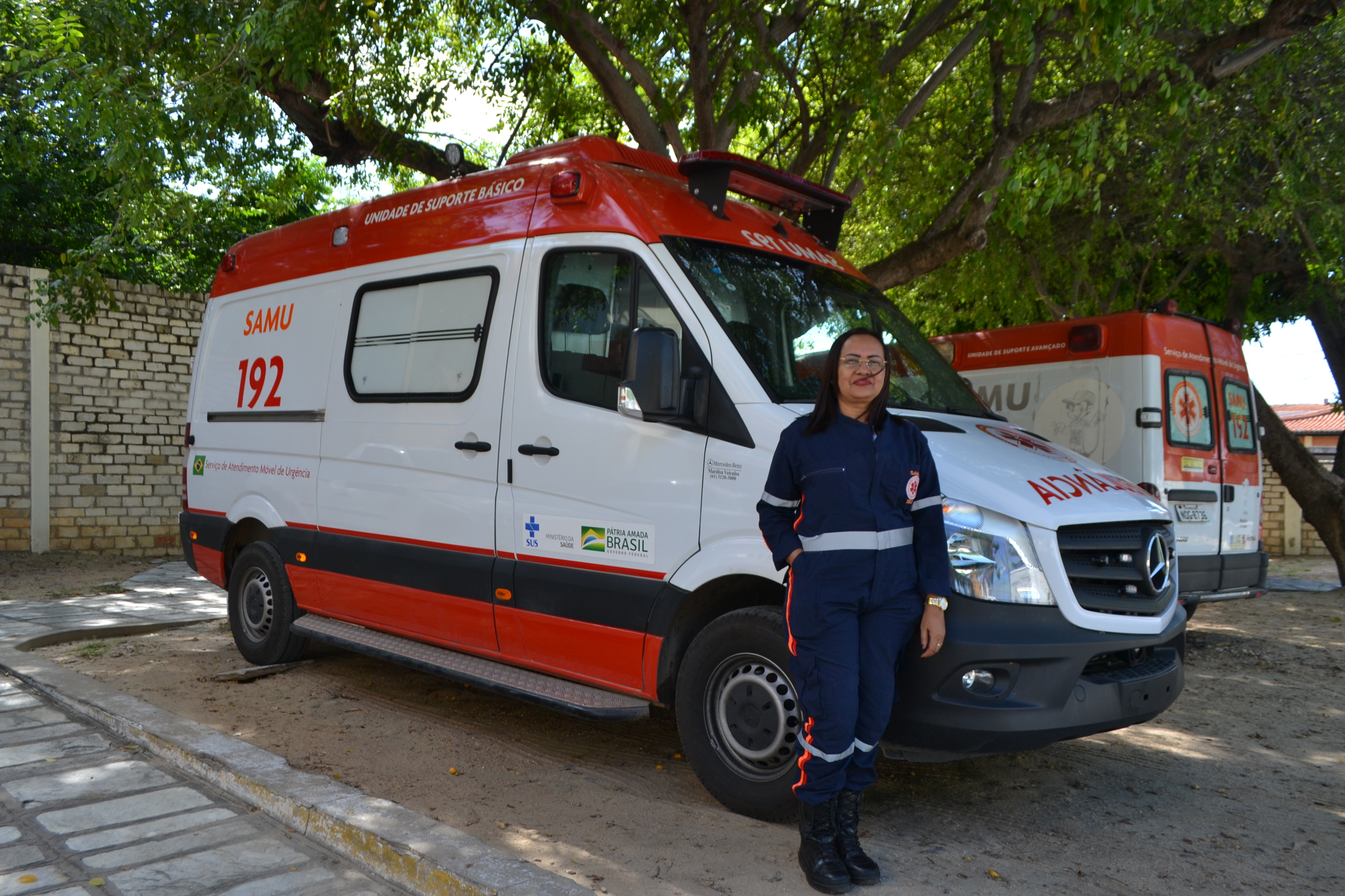 Secretaria de Saúde recebe ambulância nova para SAMU