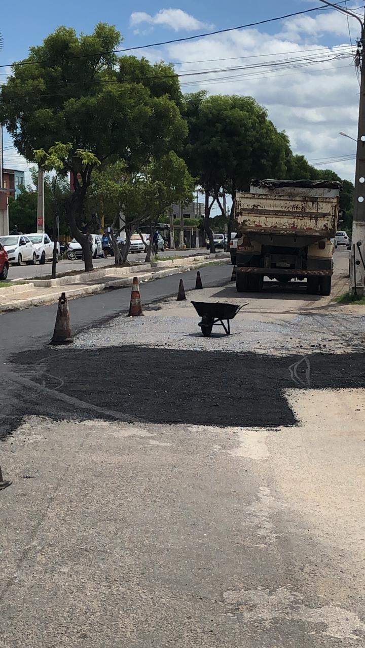 Avenida Abel Coelho recebe recuperação asfáltica